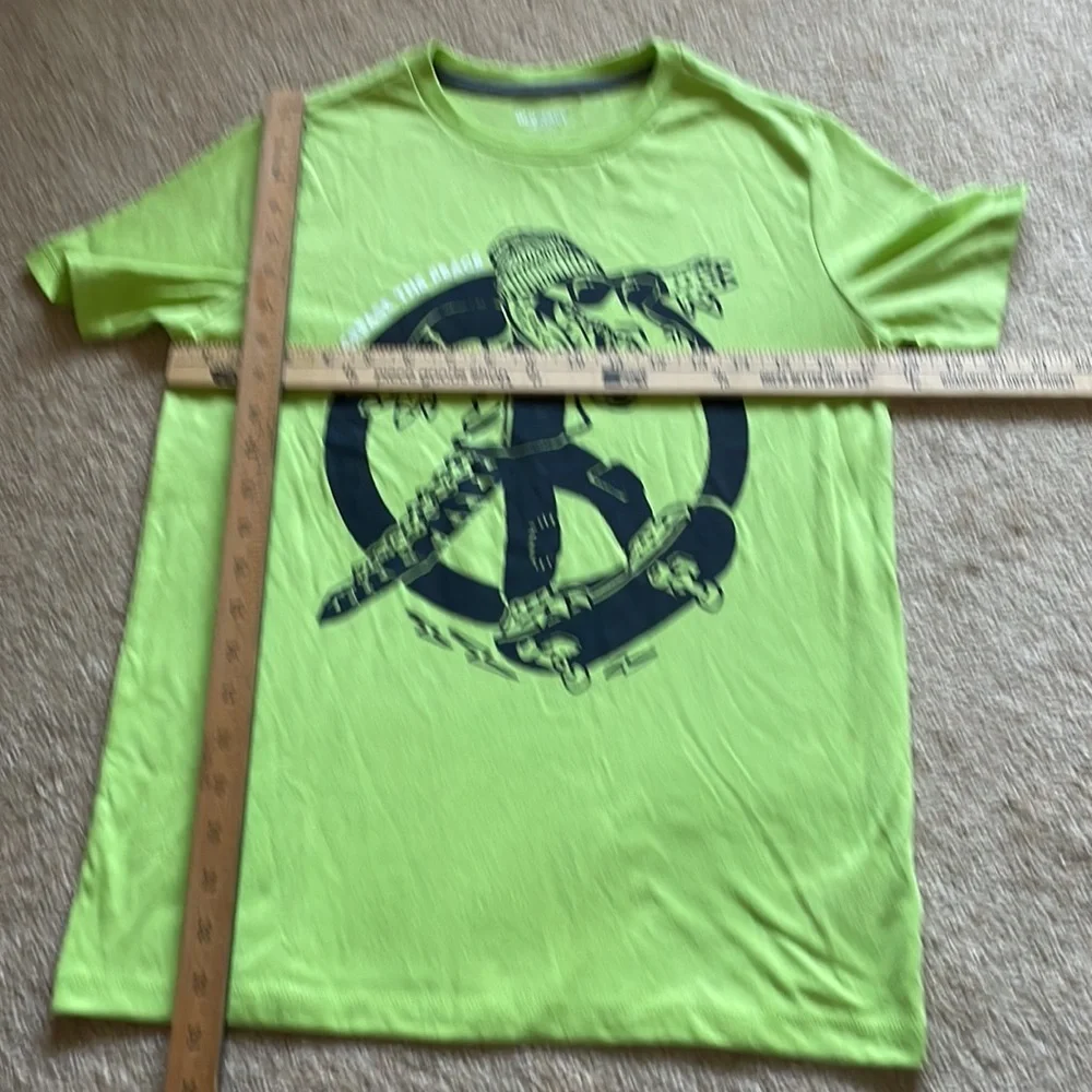 Skateboarding Alligator Peace sign T-shirt